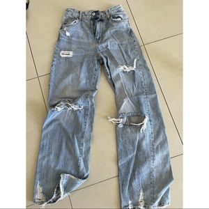Ripped 90s Baggy jeans